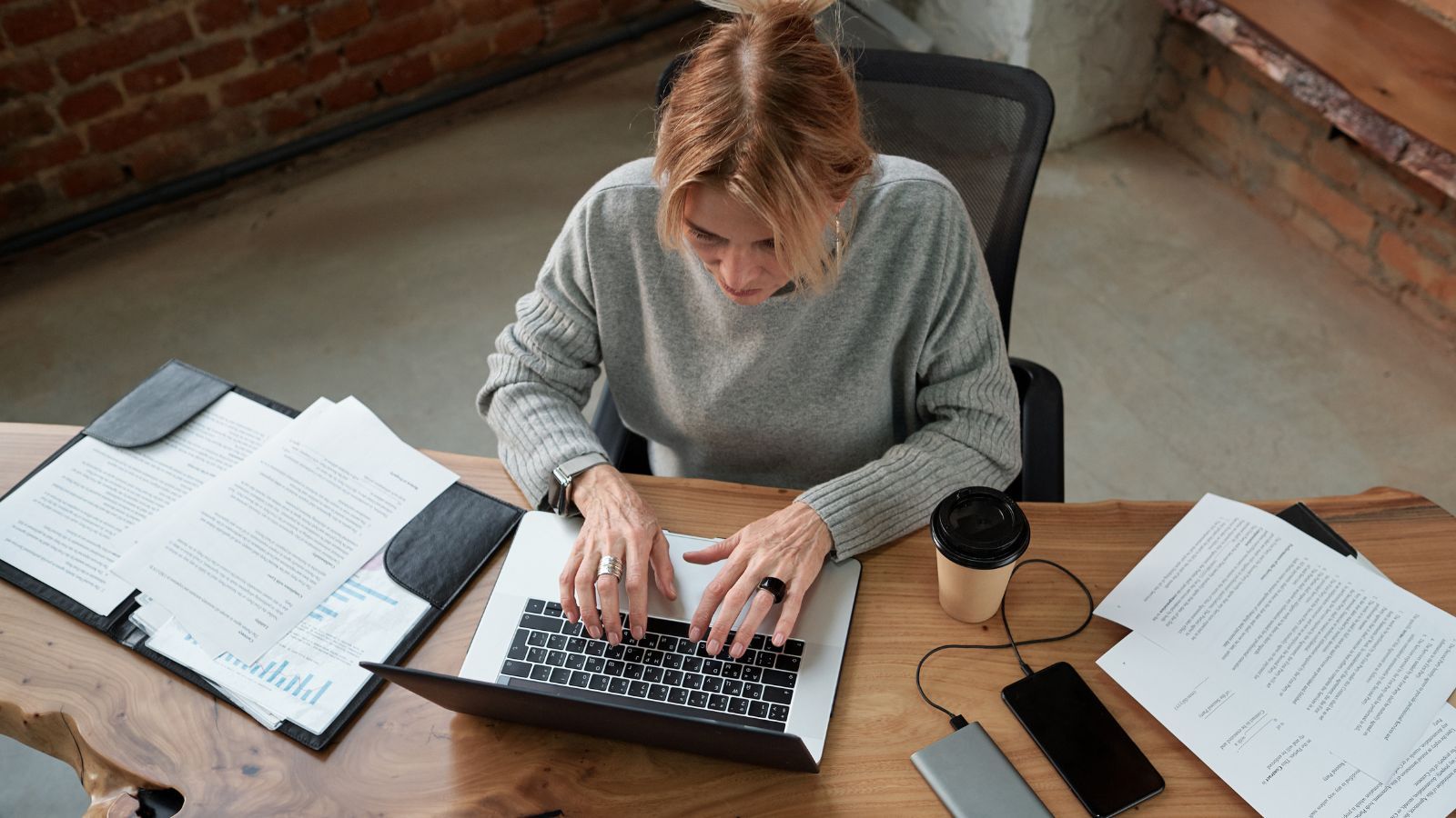 Przez to zachowanie w pracy zrażasz do siebie ludzi. Niszczy zaufanie i podkopuje szacunek
