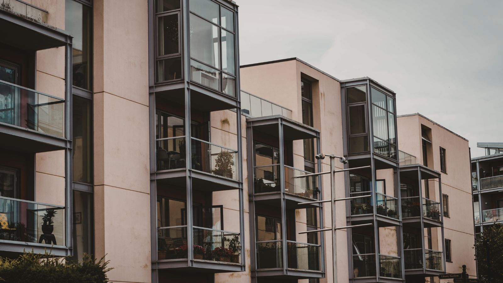 Kontrole pukają do drzwi i sprawdzają, kto jest w środku. Tysiące adresów na liście