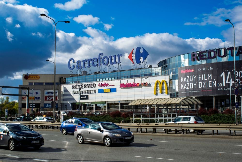 Znane centrum handlowe w kryzysie. Zarządca mówi o wyburzeniu, mieszkańcom żal sklepów