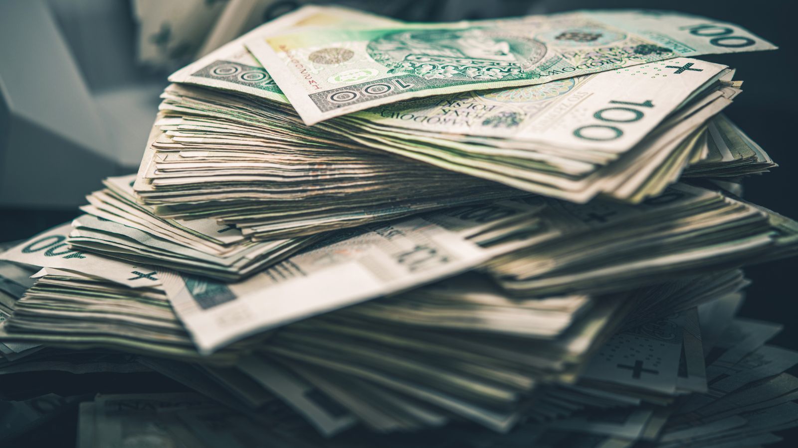 Tyle wystarczy dziś zarabiać, by w oczach innych być bogaczem. Polacy wskazali nowe widełki