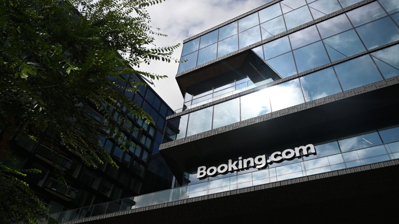 booking.com, zwolnienia