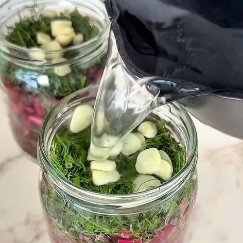 Botwinka do słoika będzie idealna na pyszną zupę zimą. Tak robię ją co roku