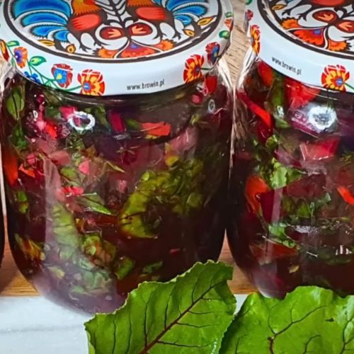 Mieszam z botwinką i pakuję do słoików. Nie ma lepszych przetworów na zimę
