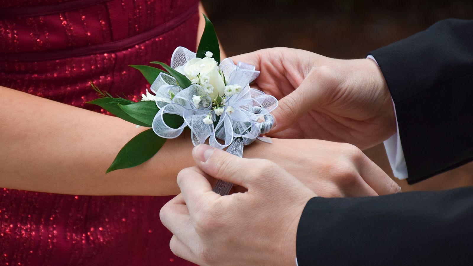 Studniówka 2026 tylko dla bogaczy. Tyle kosztuje "talerzyk", ceny jeżą włos na głowie