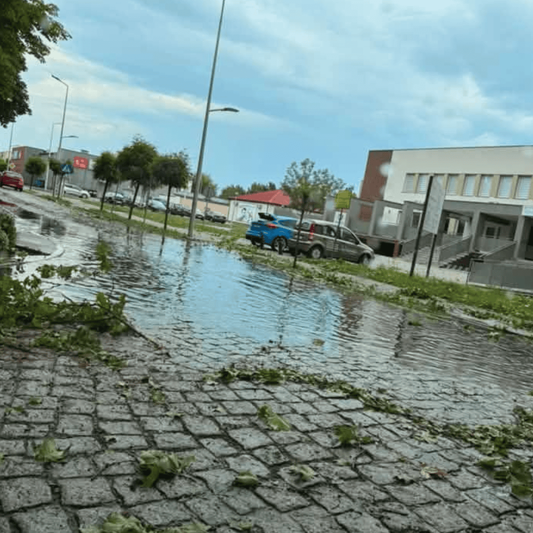 Burze przeszły przez Polskę. Ponad 120 zgłoszeń, ewakuacja i połamane drzewa