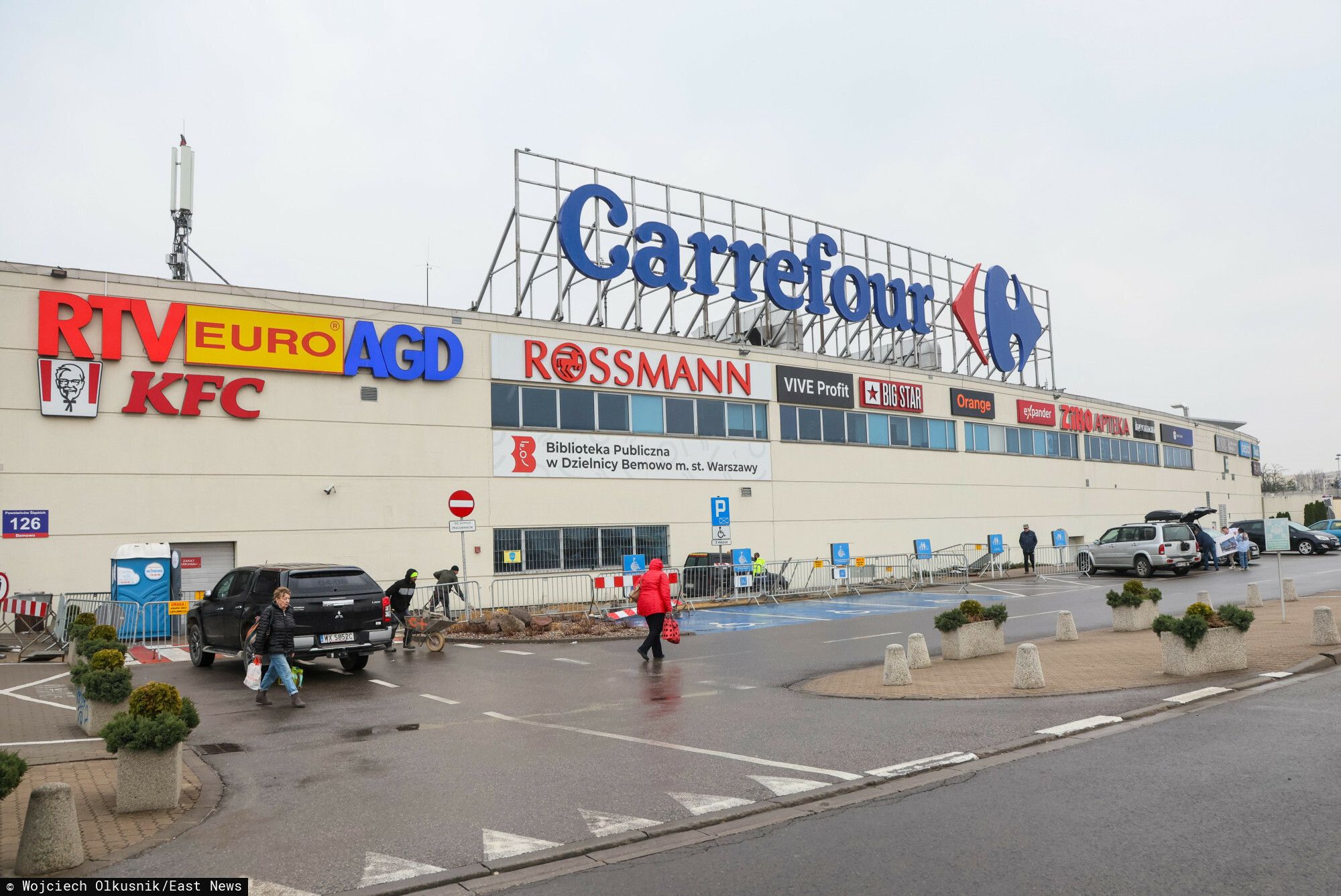 Znana sieć supermarketów zamyka sklepy. Nawet 250 osób straci pracę