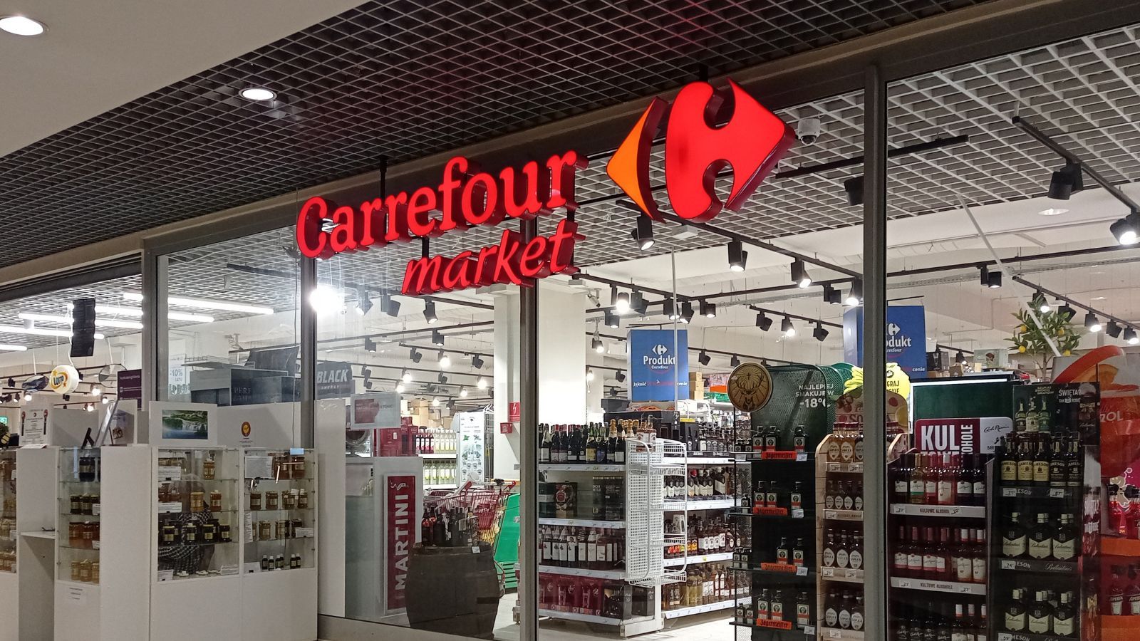 Biedronka szykuje się na przejęcie Carrefoura? Stawką są miliardy i dominacja rynku