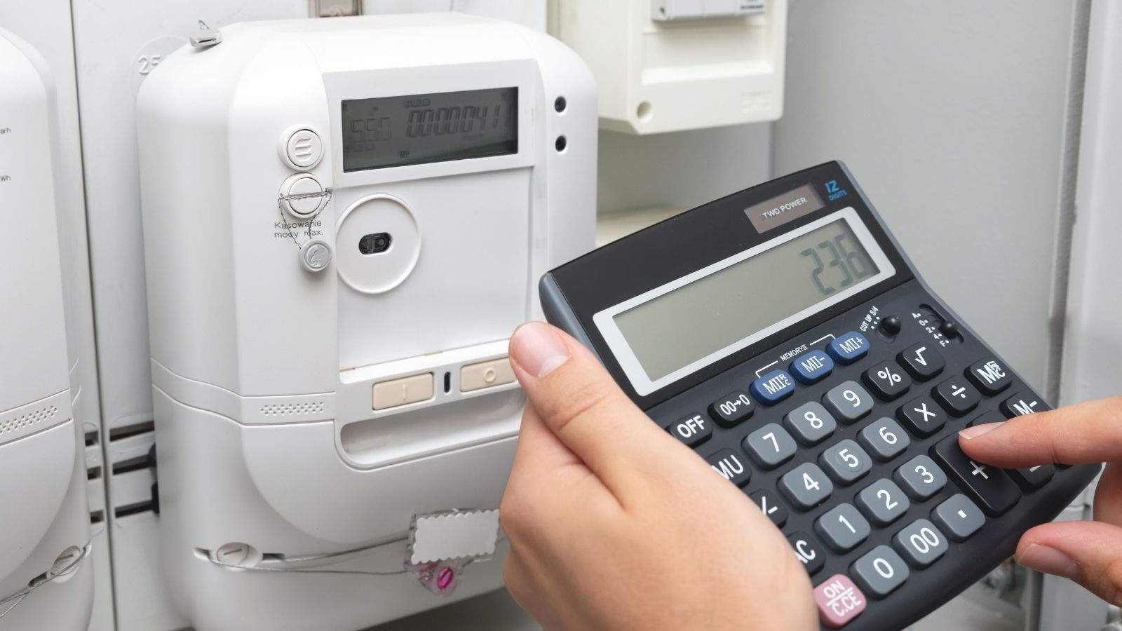 Wyłożył pieniądze na fotowoltaikę i pojawił się problem. Setki rodzin w Polsce "nabite w butelkę"