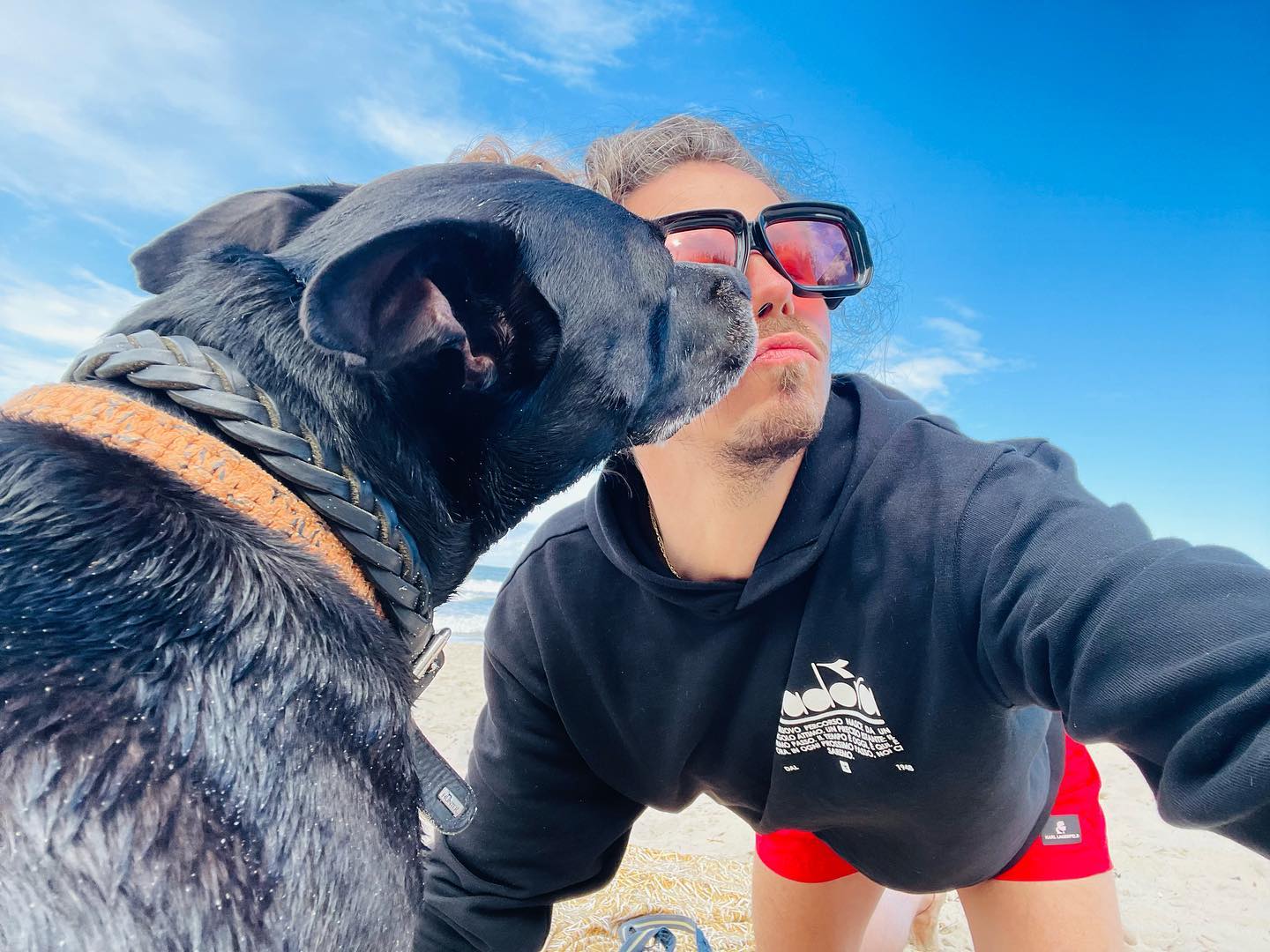 Najbliższy przyjaciel Michała Szpaka. "On jest razem ze mną — świetnie znosi podróże i kocha podróżować"