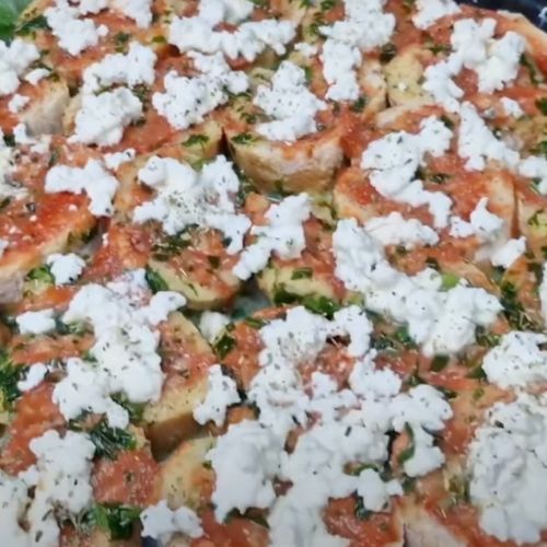 Nie wyrzucam czerstwego chleba. W kilka chwil robię z niego pyszną kolację