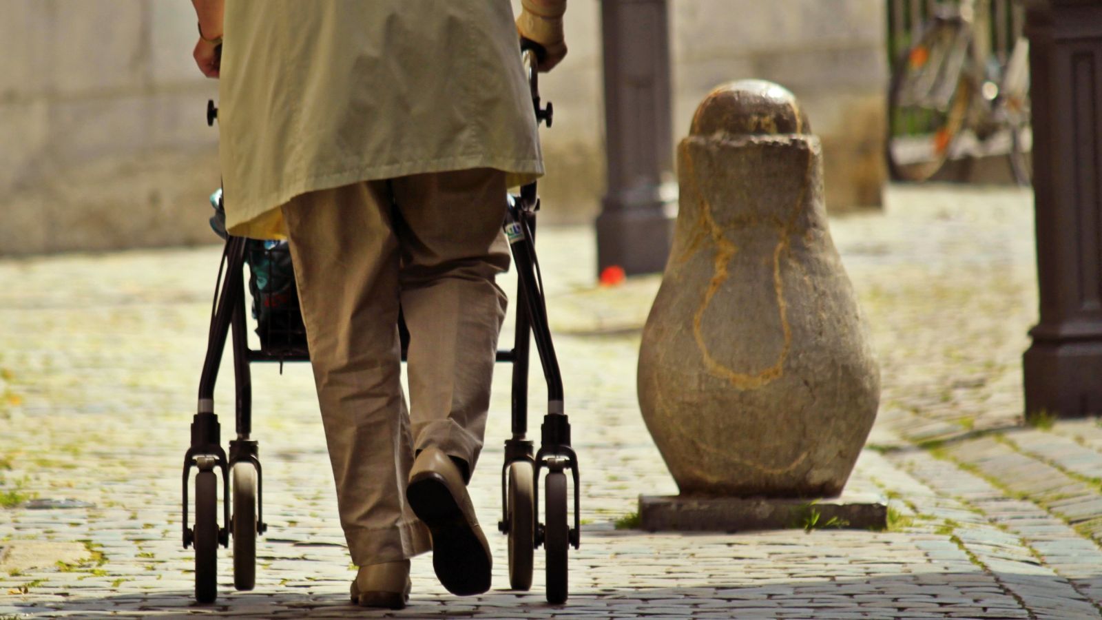 Emerytury wyliczane inaczej od 1 kwietnia. Tym pechowcom ZUS przeleje mniejsze pieniądze