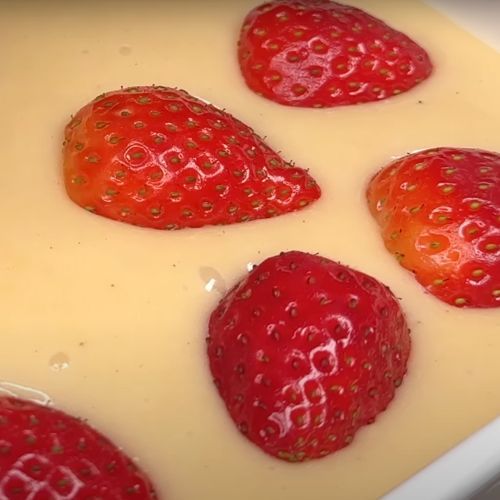 To najlepszy przepis na ciasto z truskawkami. Robię je zawsze w maju