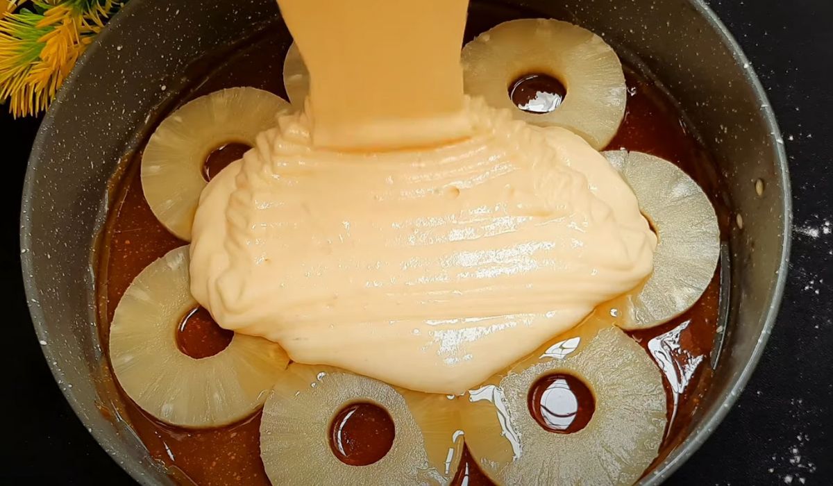 Ciasto z ananasa i karmelu