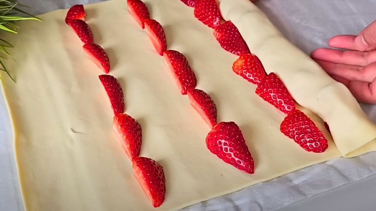 Ciasto francuskie z truskawkami