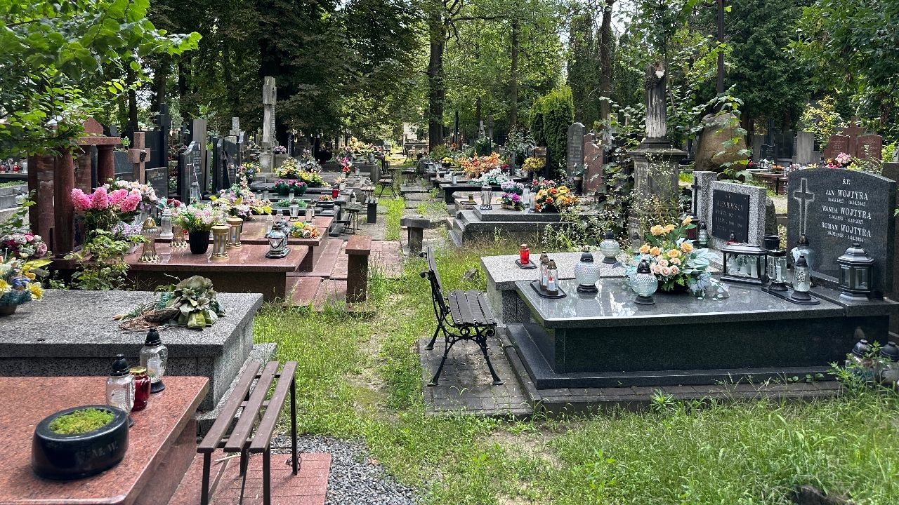 Rewolucyjne zmiany w zasiłku pogrzebowym od 1 stycznia. Nawrocki podpisał ustawę