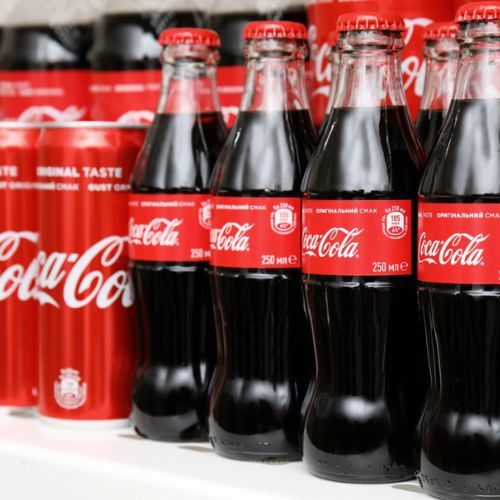 Coca-Cola wprowadzała w błąd, jest decyzja Komisji Europejskiej. Gigant robi pilne zmiany