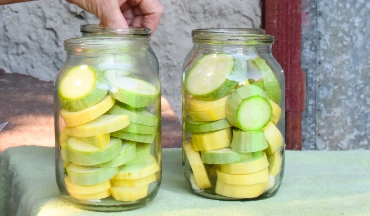 cukinia w słoikach