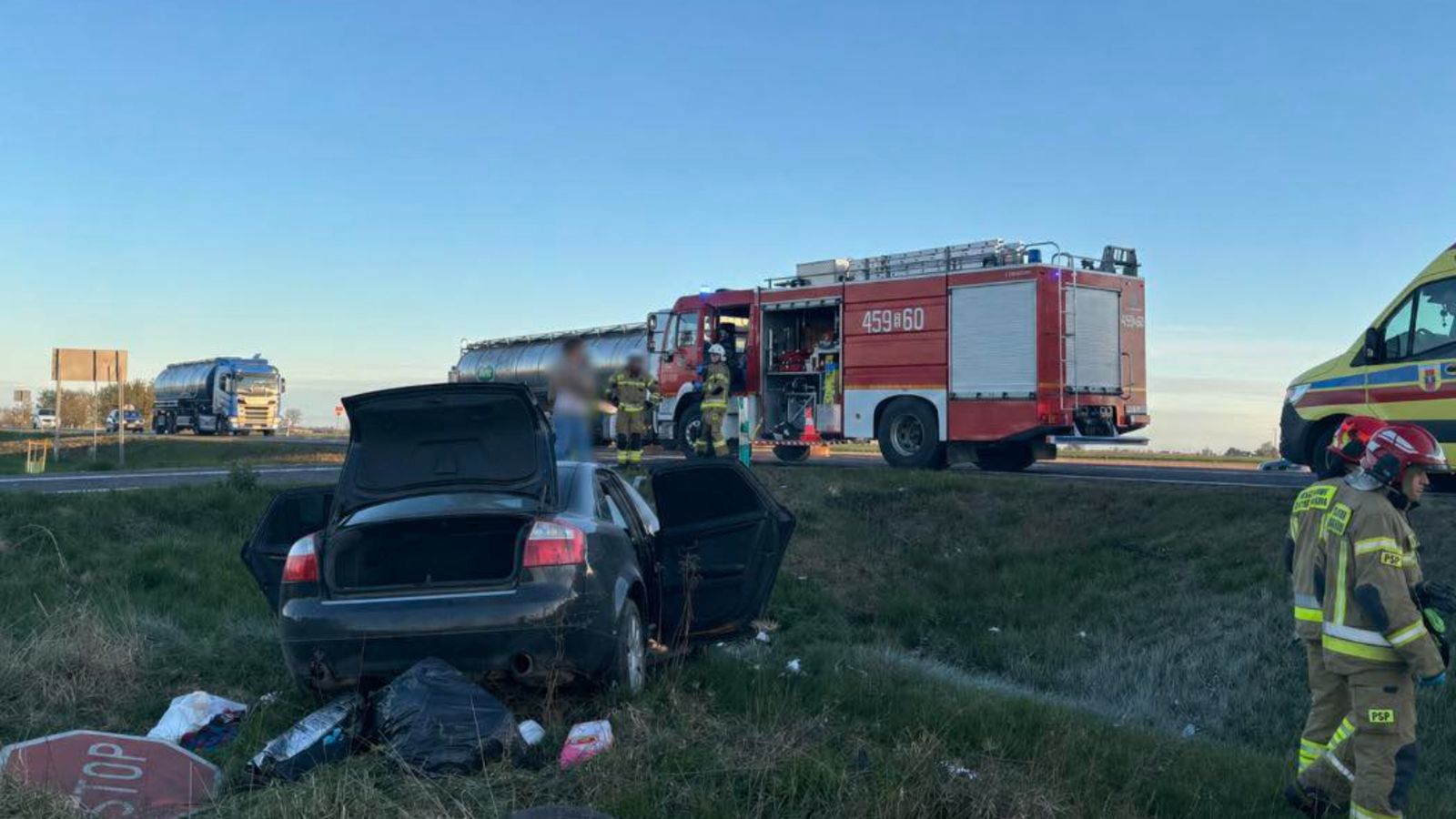 Wypadek w powiecie łowickim. Kierująca nie zatrzymała się na STOP-ie, doszło do zderzenia