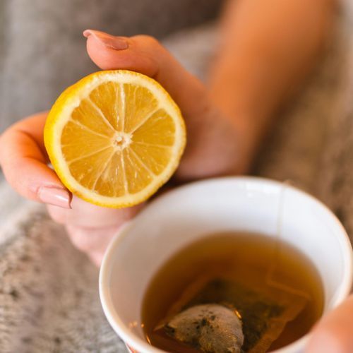 Tęczowy nalot na herbacie. Nie jest obojętny dla zdrowia