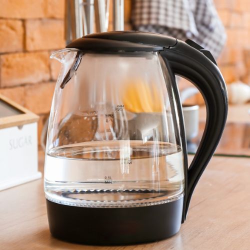 Żaden ocet. Ten sposób na odkamienienie czajnika jest 100 razy lepszy