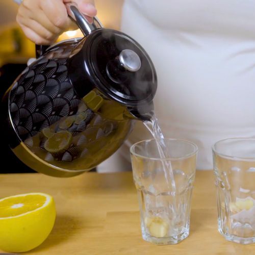 Tosty z jajkiem i herbatą z dodatkami - pyszne śniadanie z tosterem ZTS8010 i czajnikiem ZCK7640 od Zelmer