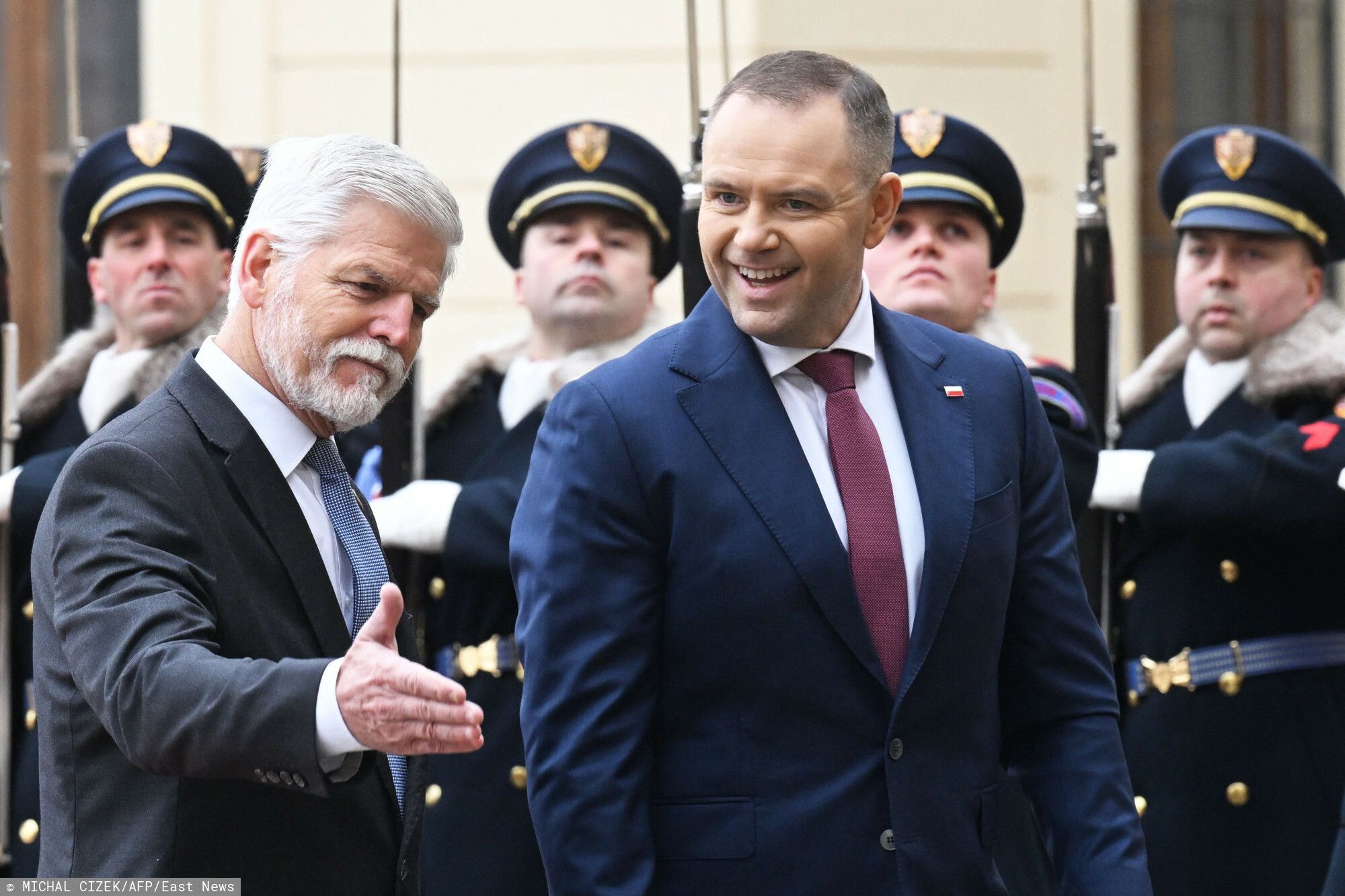 Sikorski publicznie upomniał Nawrockiego. Padły stanowcze słowa. "Uprzejmie informuję"