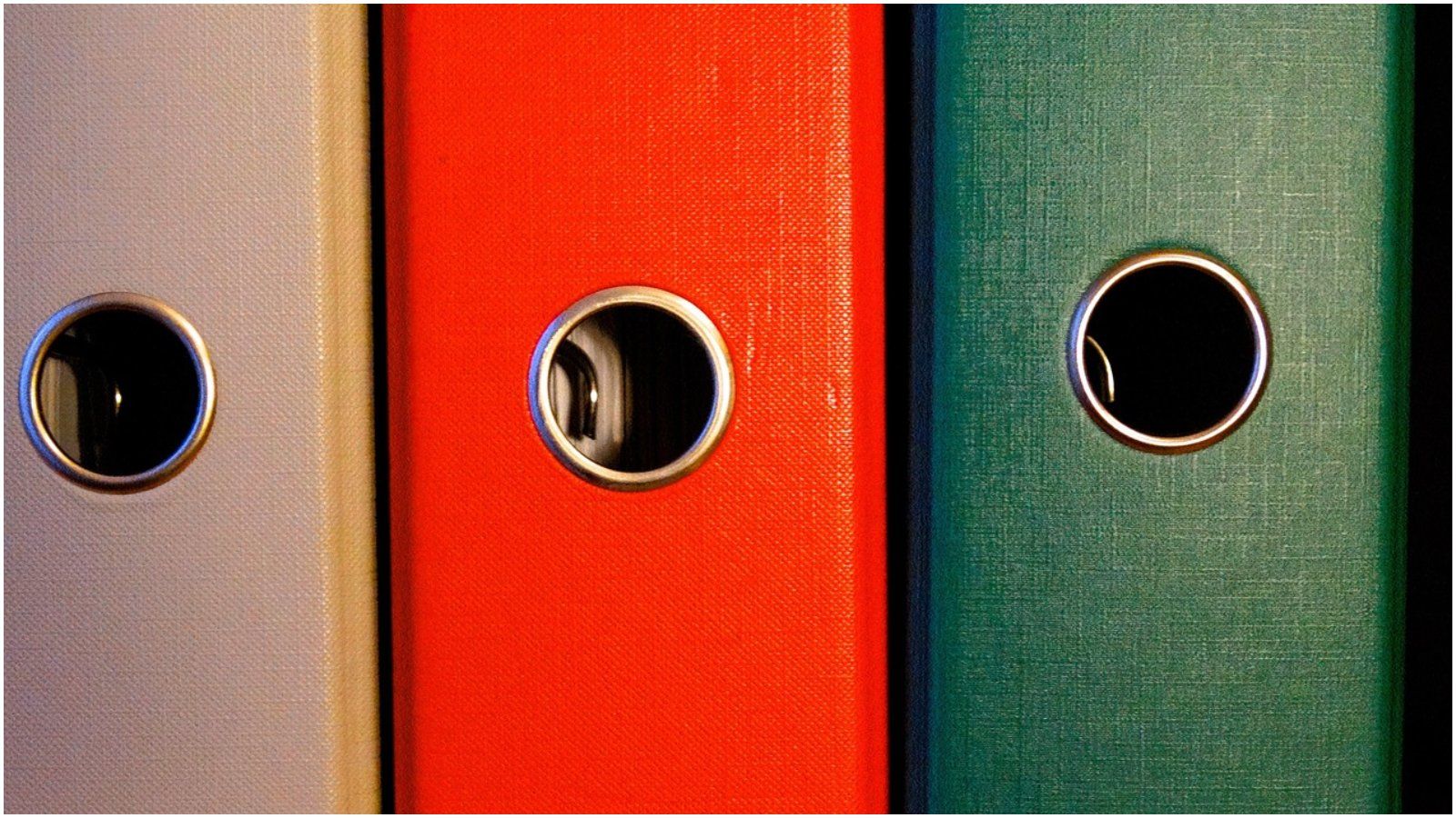 Nie tylko testament na wypadek śmierci. Każdy powinien mieć przygotowaną "czerwoną teczkę"