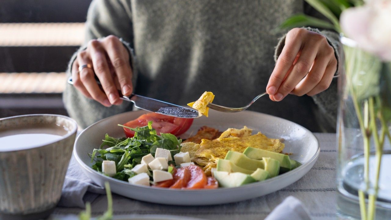 dieta ketogeniczna, skutki uboczne, dieta keto a wątroba