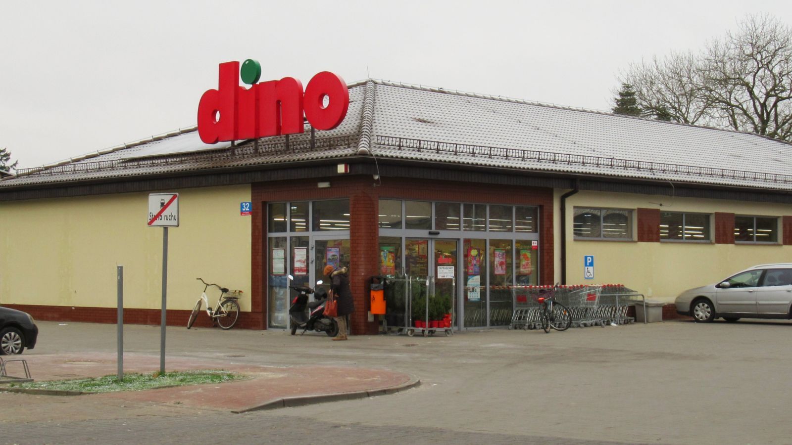 Zmiany w ponad 3 tys. sklepów Dino, chodzi o kaucję. Klienci przestaną chodzić do konkurencji