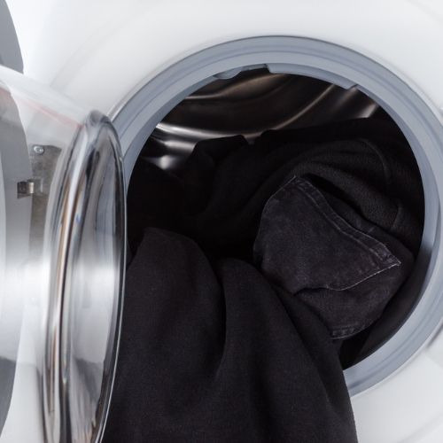 dlaczego ubrania śmierdzą po praniu?