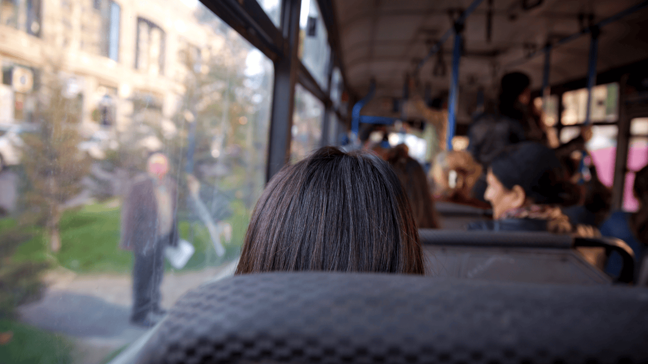 Dojeżdżasz do pracy z innej miejscowości? Skarbówka o tym milczy. Sprawdź, jak podwyższyć swoją pensję