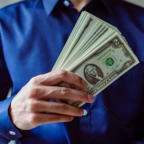 Bezdomny dostał pół miliona złotych. To co zrobił później wprawia w osłupienie