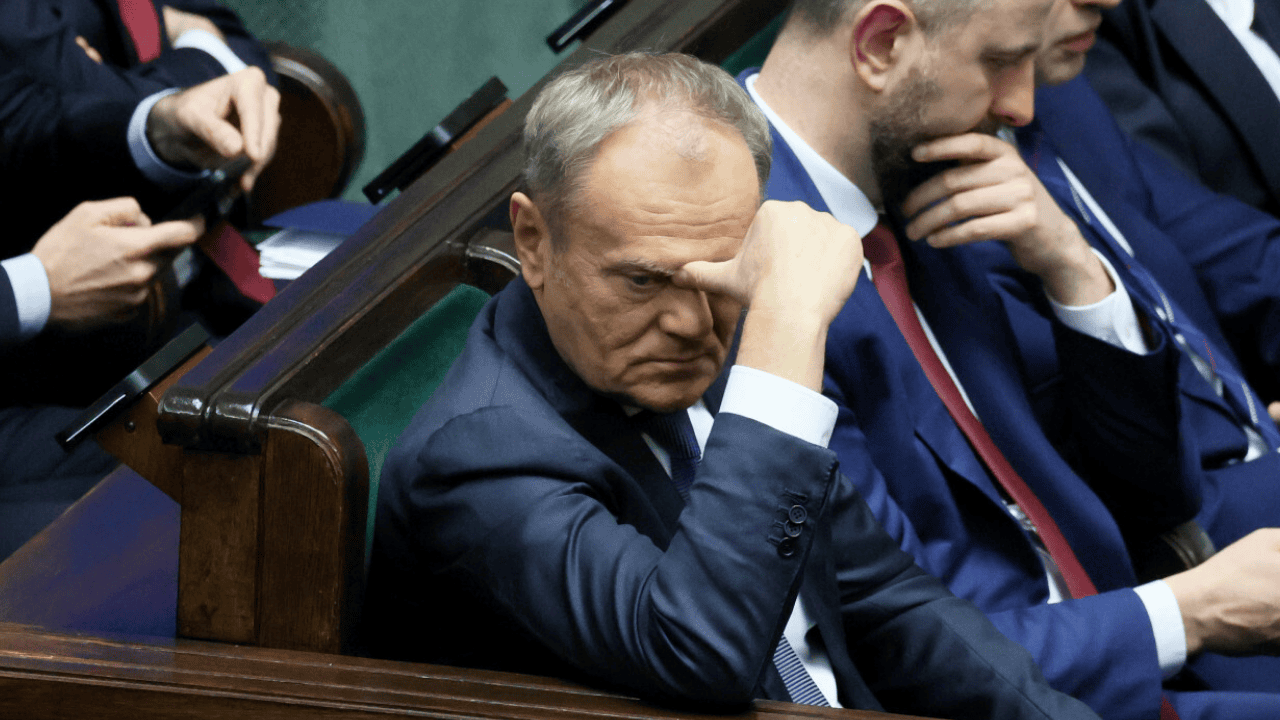"Niestety, jesteśmy zmuszeni". Wytknęli Tuskowi kłamstwo, pokazali zdjęcia