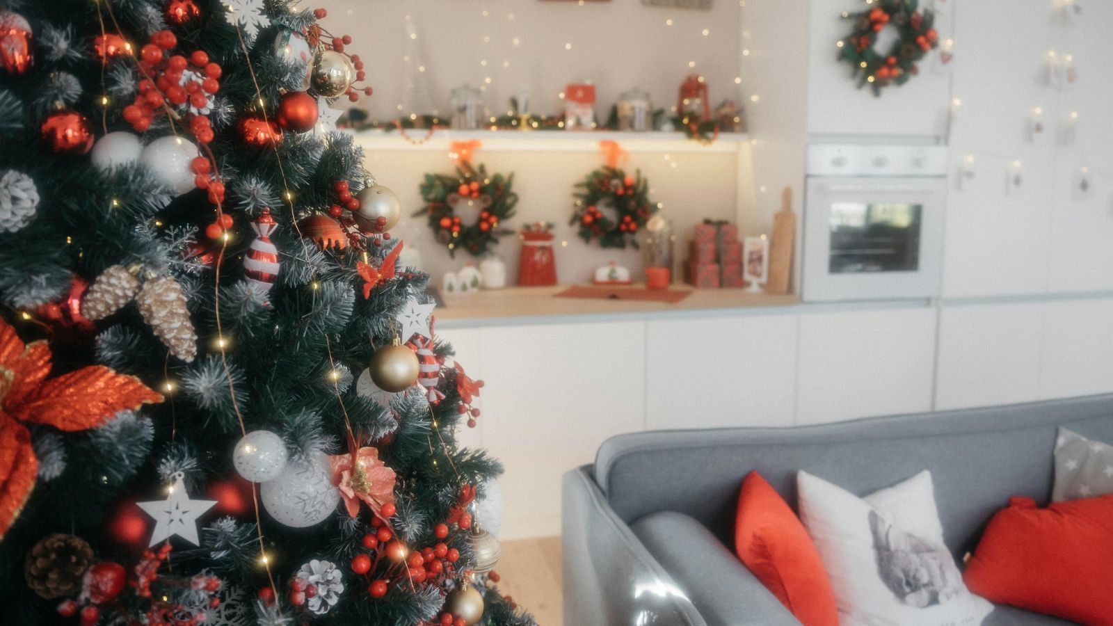 Masz w domu choinkę? Jeśli nie zrobisz rzeczy, o której większość zapomina, może skończyć się pożarem