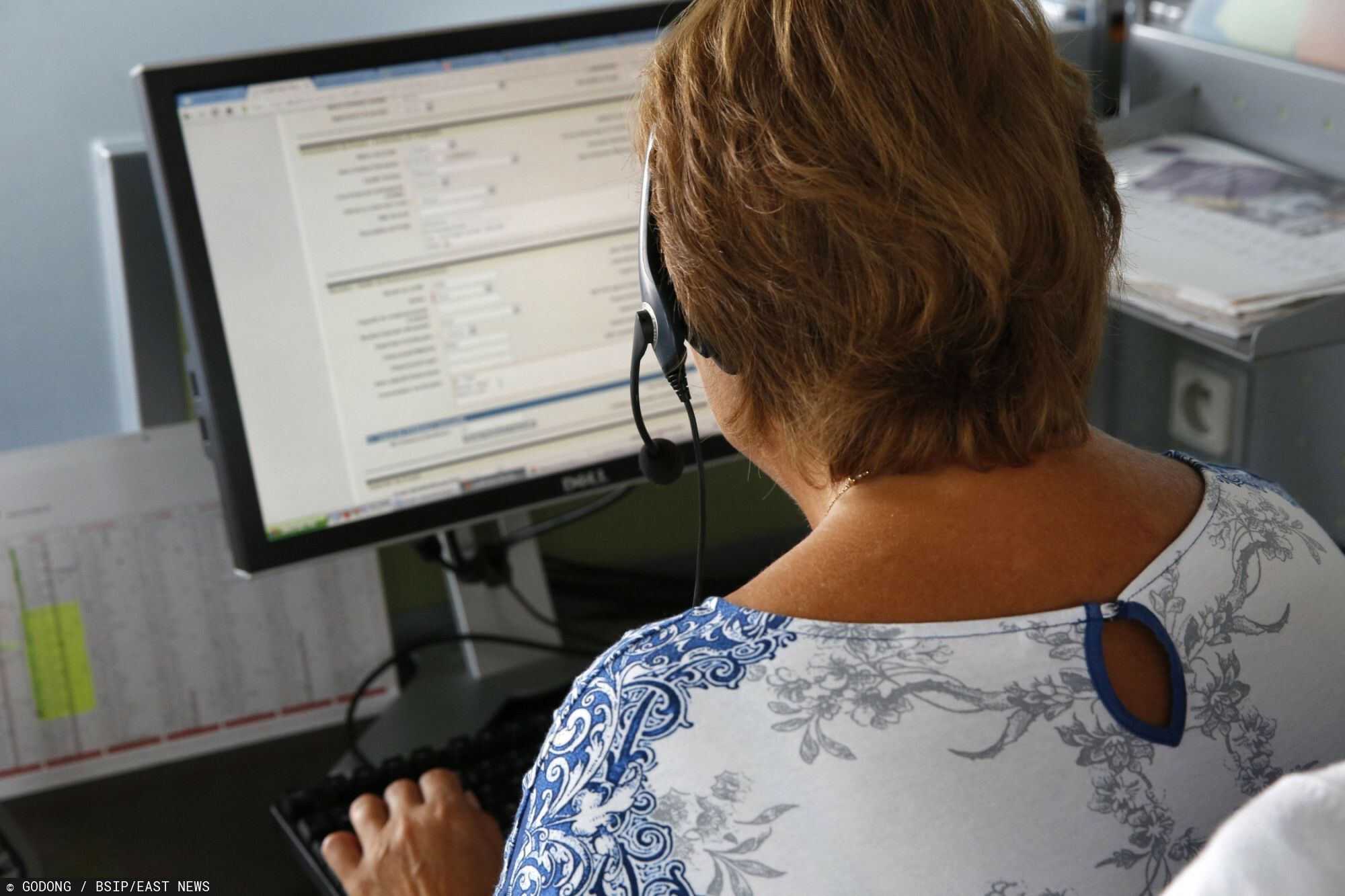 Urząd szuka do pracy przy telefonie. 10 850 zł brutto miesięcznie, ale trzeba mieć nerwy ze stali