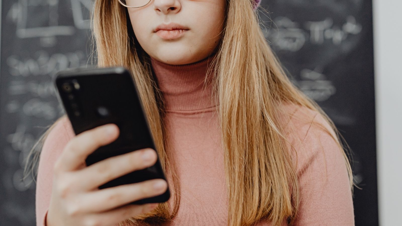 Od 1 września rewolucja w szkołach. Zakaz nie tylko na lekcjach, ale i na przerwach