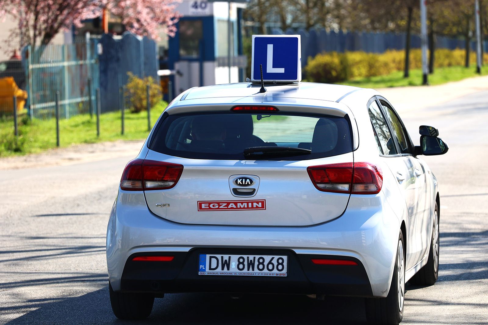 Prawo jazdy 2026 - nowe zasady już działają. Młodzi kierowcy korzystają jako pierwsi