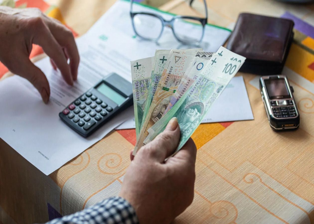 Zwrot PIT z trzynastki i czternastki dla emerytów. Gotówka wpłynie na konta w lutym