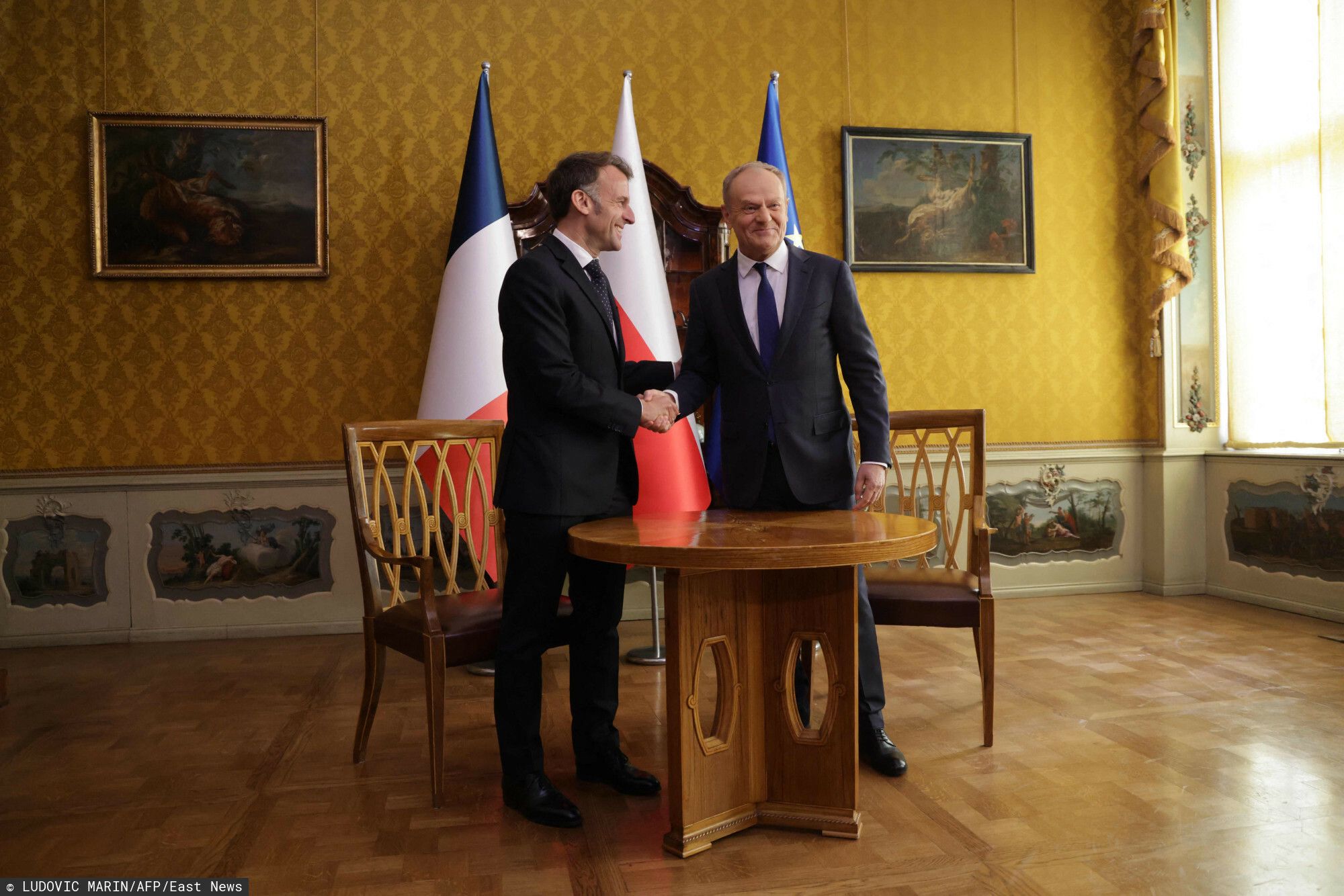 Emmanuel Macron już w Polsce. Do Katowic przybędzie z interesem, Polacy zyskają na tym podwójnie