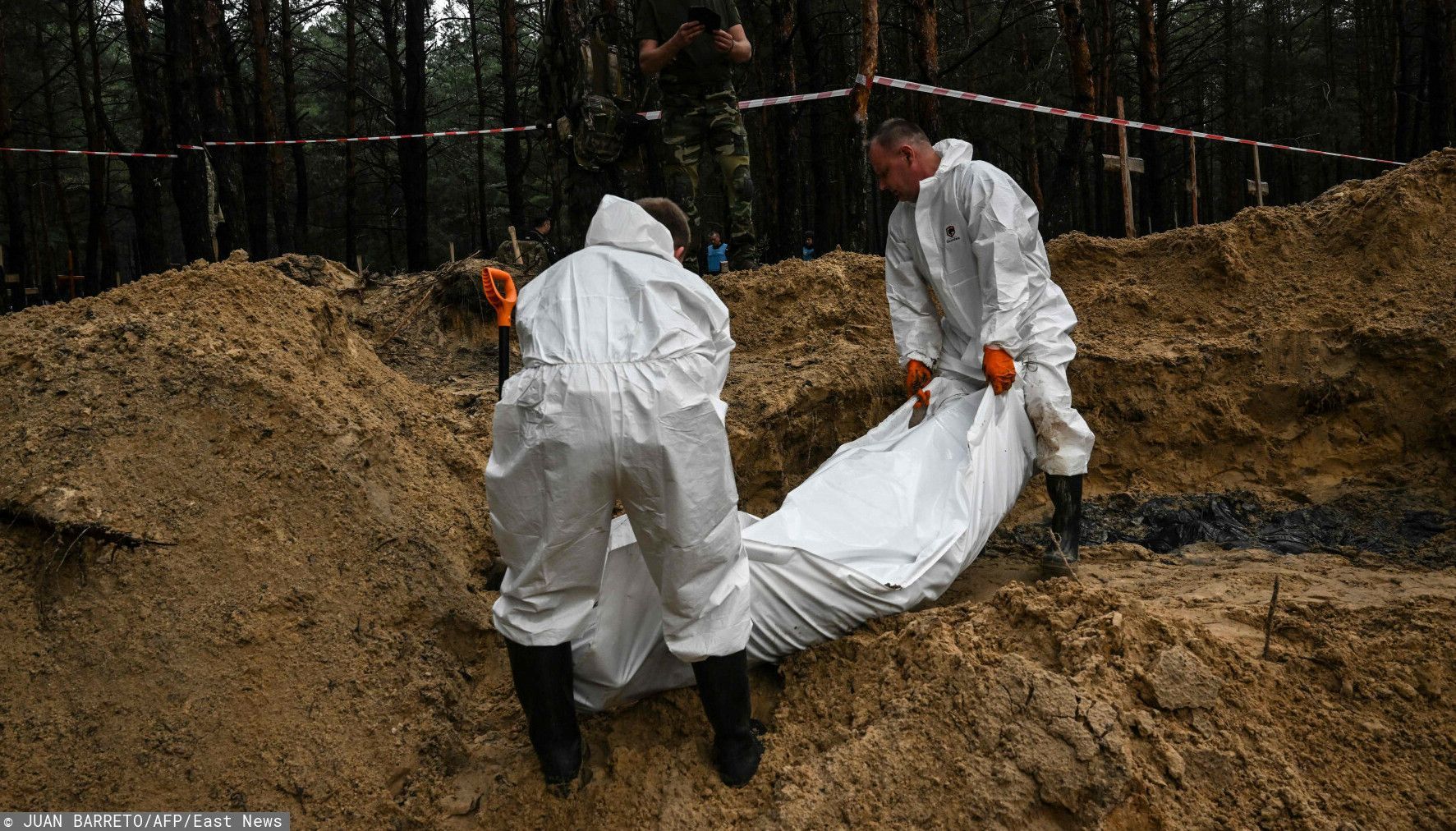 Ukraiński rzecznik praw człowieka przekazał informacje o znalezieniu ponad tysiąca ciał w obwodzie charkowskim.