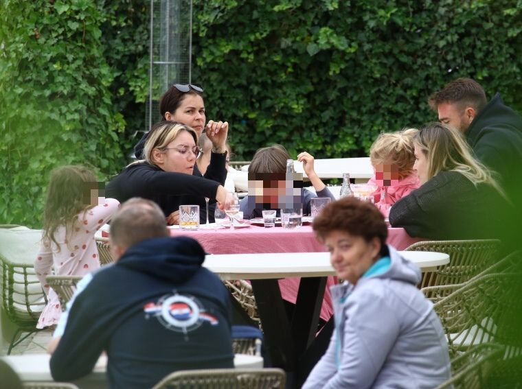 Ewa Farna rzadko pokazuje dzieci, teraz została przyłapana. Wyciekły zdjęcia z restauracji w Sopocie