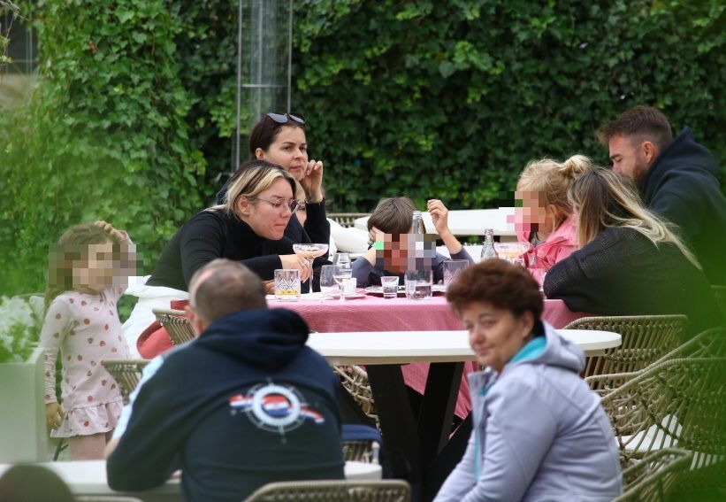 Ewa Farna rzadko pokazuje dzieci, teraz została przyłapana. Wyciekły zdjęcia z restauracji w Sopocie