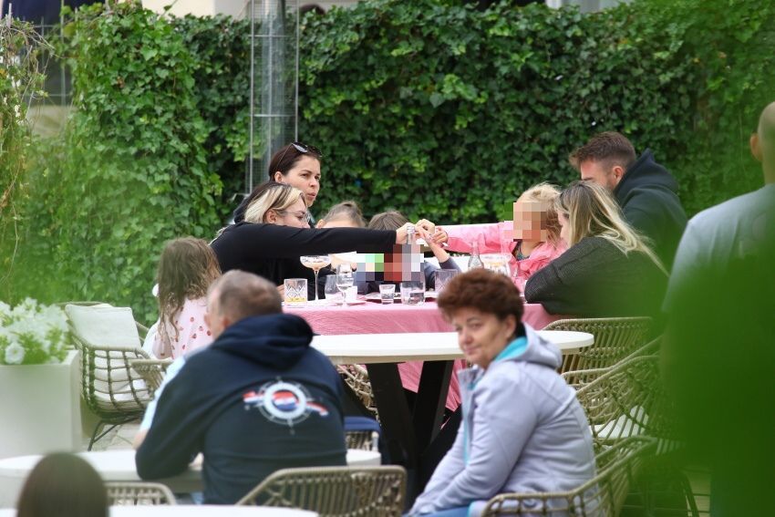 Ewa Farna rzadko pokazuje dzieci, teraz została przyłapana. Wyciekły zdjęcia z restauracji w Sopocie