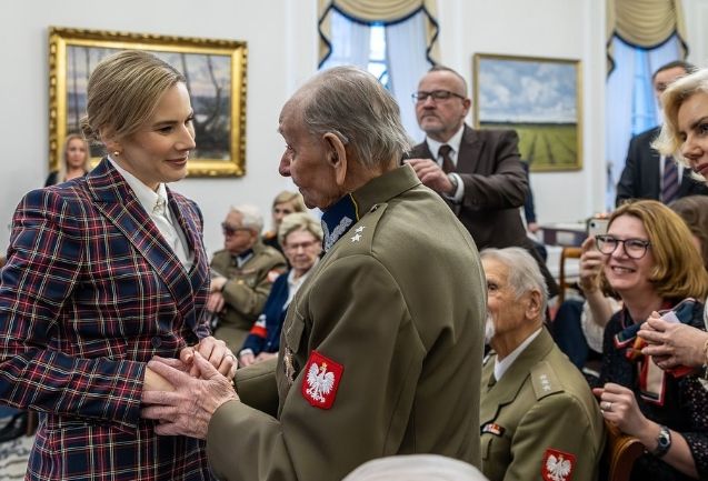 Nawrocka uchwycona w najbardziej wzruszającym momencie roku. Wystarczyło jedno spojrzenie. Polały się łzy