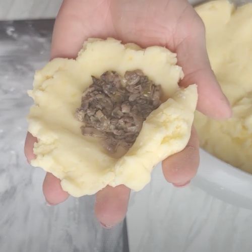 Te kluski przygotowuję, gdy mam mało czasu. Pełne pysznego farszu smakują jak marzenie