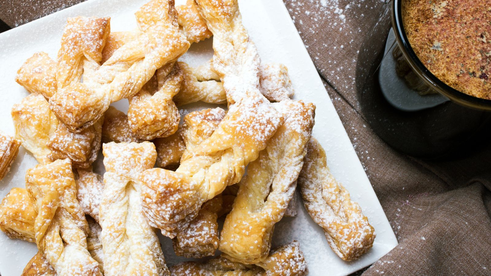 Przegląd cen na tłusty czwartek 2026. Tyle zapłacimy za pączka, Polaków czeka zdumienie