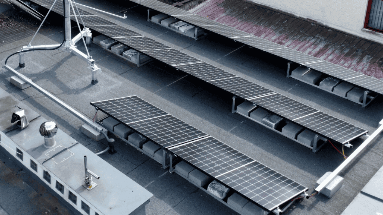 Fotowoltaika obligatoryjnie na tych budynkach. Nowy obowiązek od 2026 roku