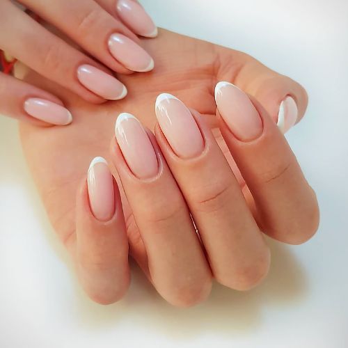 francuski manicure Fot. Canva.jpg