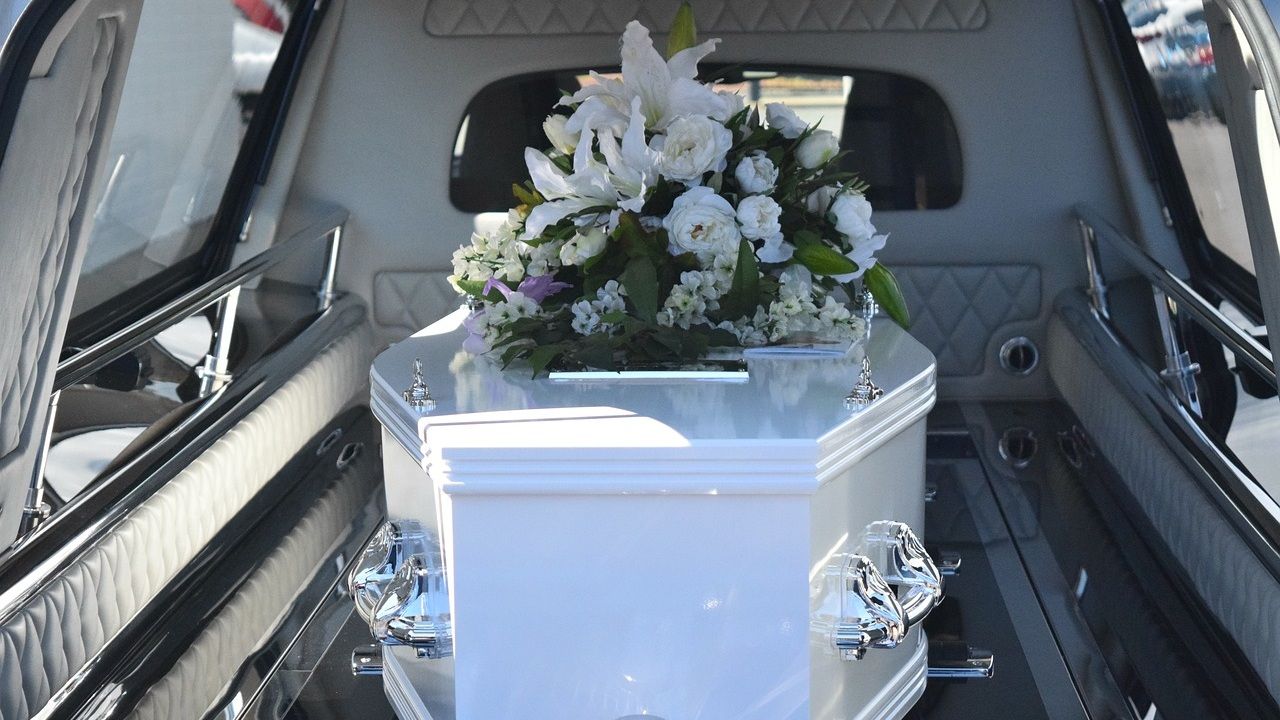 funeral-2421821_1280.jpg