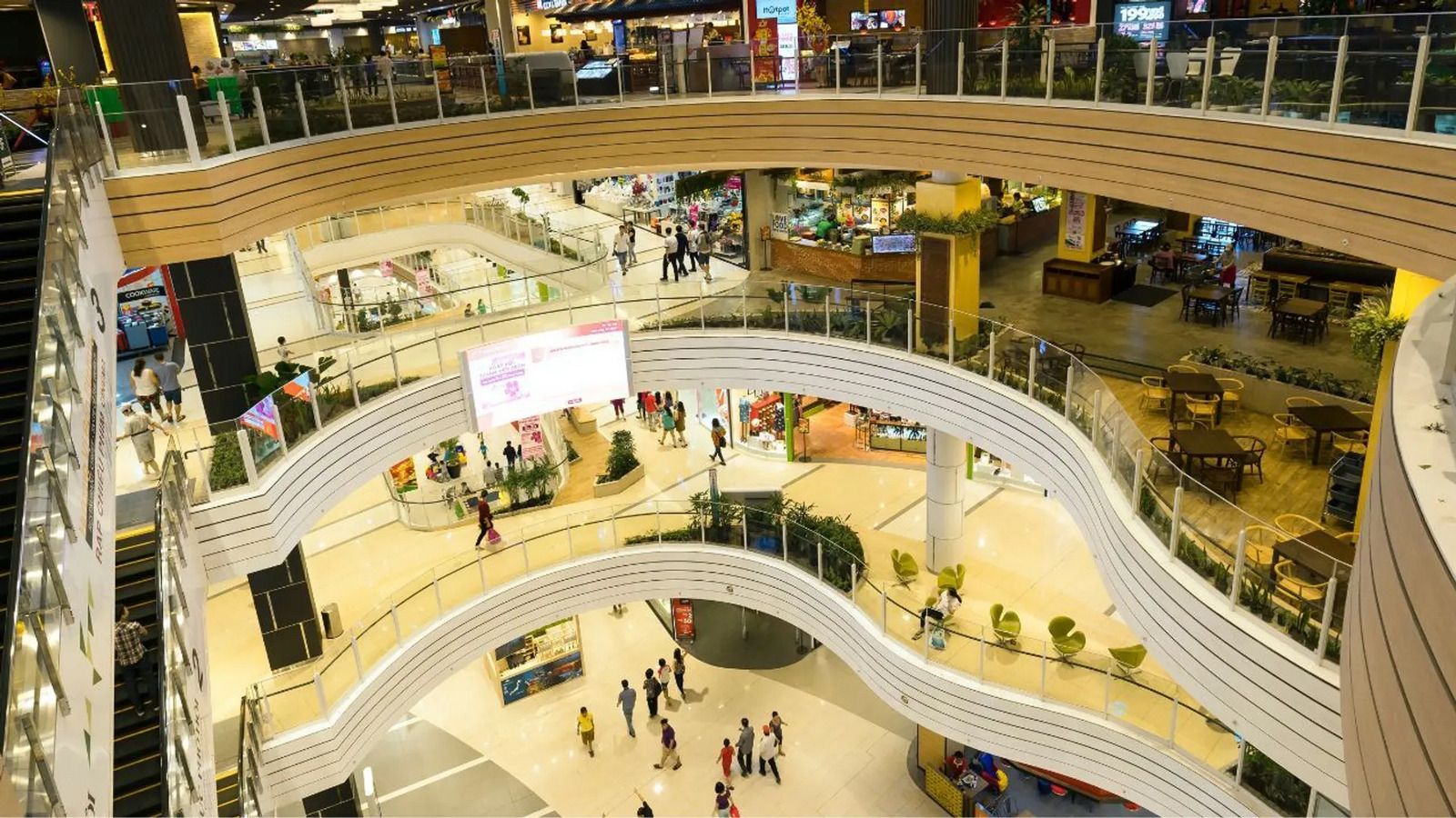 Znane centrum handlowe w kryzysie. Zarządca mówi o wyburzeniu, mieszkańcom żal sklepów